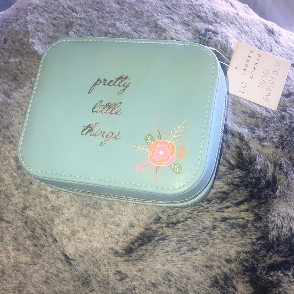 Pretty little things Lauren Conrad travel box